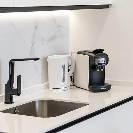 Newly Renovated And 100 Metres From Beach Rdr396