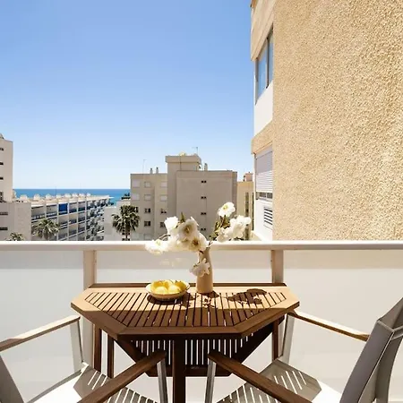 Newly Renovated And 100 Metres From Beach Rdr396 Apartment *