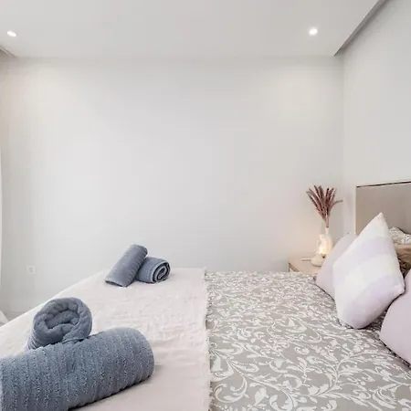 Newly Renovated And 100 Metres From Beach Rdr396 Apartment Marbella